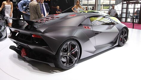 Paryžius. &bdquo;Lamborghini Sesto Elemento&ldquo;