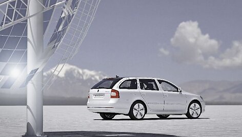 Paryžius. &bdquo;&Scaron;koda Octavia Green E&ldquo;