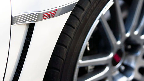 &bdquo;Subaru STI&ldquo; sedanas jau Lietuvoje