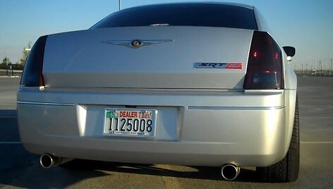 &bdquo;Chrysler 300C&ldquo; su &bdquo;Viper&ldquo; varikliu!