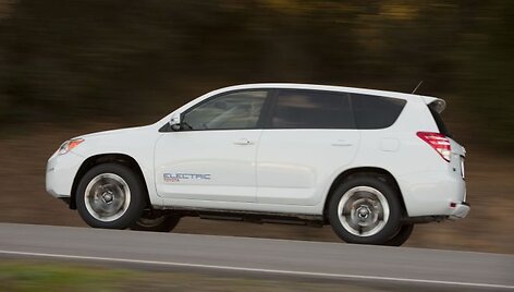 &bdquo;Toyota RAV-4&ldquo; elektromobilis su &bdquo;Tesla&ldquo; inžinerija