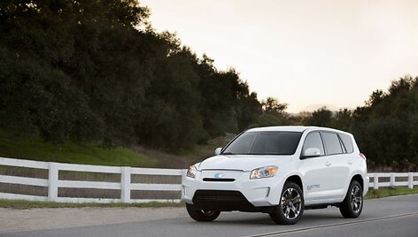 &bdquo;Toyota RAV-4&ldquo; elektromobilis su &bdquo;Tesla&ldquo; inžinerija