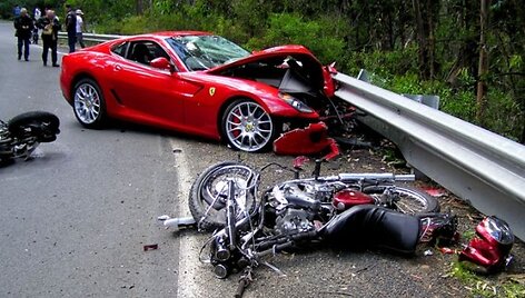 Automobilio ir motociklo avarija