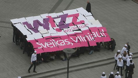 „Wizz Air“ reklaminė akcija V.Kudirkos aikštėje Vilniuje