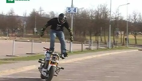 Triukus motociklu atliekantis Aras