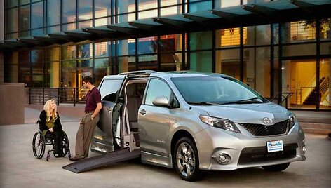 &bdquo;Toyota&ldquo; padovanojo vienatūrį labai ypatingai porai