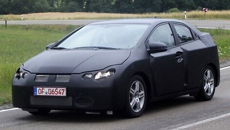 Po maskuotėmis slepiasi naujas &bdquo;Honda Civic&ldquo; 