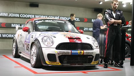 „MINI Cooper S Coupe“ dalyvavęs 24 val. lenktynėse Niurburgringe