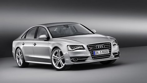 „Audi S8“