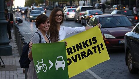 Diena be automobilio
