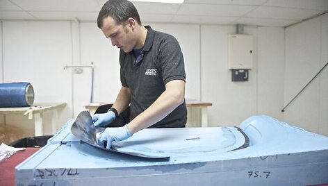 &bdquo;Nissan Juke-R&ldquo; istorija: kėbulas