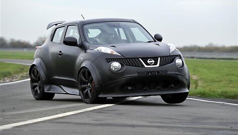 &bdquo;Nissan Juke-R&ldquo; bandymai trasoje