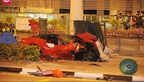 Kraupi &bdquo;Ferrari 599 GTO&ldquo; avarija Singapūre