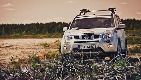 &bdquo;Nissan X-Trail&ldquo; Pabradės poligone
