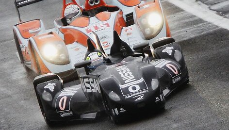 Le Manas. &bdquo;Nissan DeltaWing&ldquo;. Negalvokite, kad jis labai mai&scaron;o i&scaron; paskos važiuojančiam bolidui.
