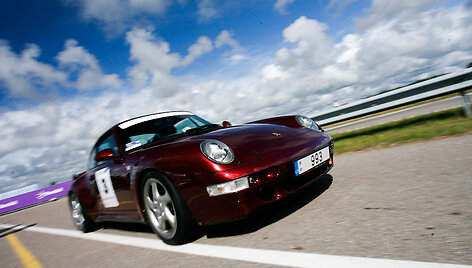 &bdquo;Omnitel 1000 km&ldquo; lenktynių trasoje - &bdquo;Porsche&ldquo; automobilių valanda
