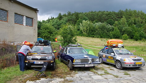 &bdquo;Dykumų rijikai&ldquo; kempinge sutiko kitus &bdquo;Mongol rally&ldquo; dalyvius