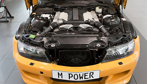 BMW Z3 prototipas su V12 varikliu