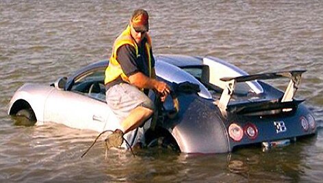 Paskendęs &bdquo;Bugatti Veyron&ldquo;