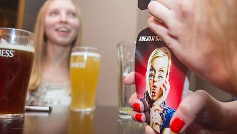 Baruose buvo nemokamai dalinami alkotesteriai