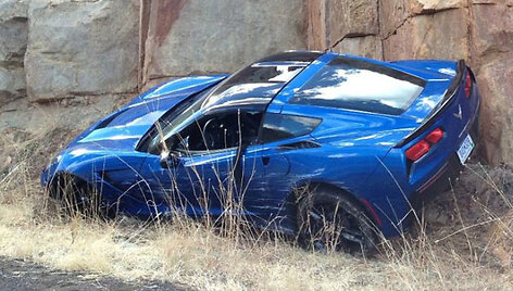 Sudaužytas &bdquo;Corvette Stingray&ldquo; automobilis