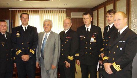 Klaipėdos miesto meras R.Tara&scaron;kevičius kartu su operacijos "Open Spirit 2010" kapitonais.
