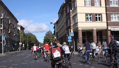 Dviratininkų bendrijos atstovas D.Mile&scaron;ka teigia, jog palikus esamą sistemą, dviratininkai važinės taip, kaip patogu jiems. Juos tenkintų tik sprendimas atskirti eismo juostas Herkaus Manto gatve. 
