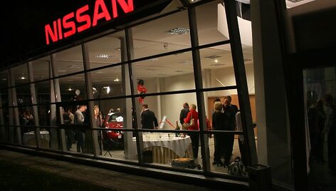 &bdquo;Nissan&ldquo; salono atidarymo akimirka