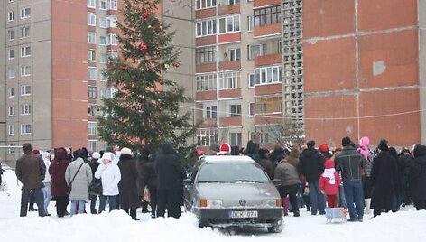 Eglutės įžiebimo ceremonija Nidos/Naikupės gatvių sankirtoje.