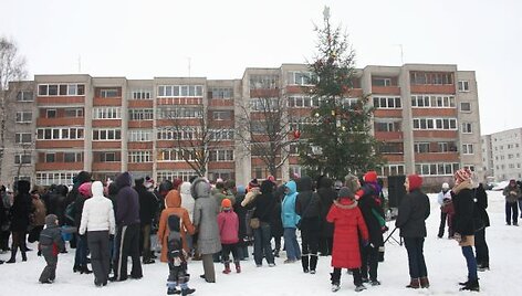 Daugiabučių namų gyventojai mielai rinkosi į &scaron;ventę.