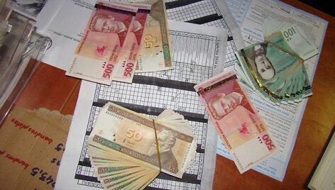 Darbo dienai baigiantis, Klaipėdos AVMI darbuotojai bei policijos perigūnai pateko į patį &bdquo;vokelių&ldquo; dalybų įkar&scaron;tį.