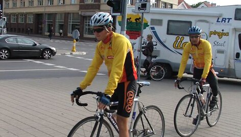 M.Puluikis ir R.Balandis Lietuvą dviračiais apvažiavo per 69 valandas. 