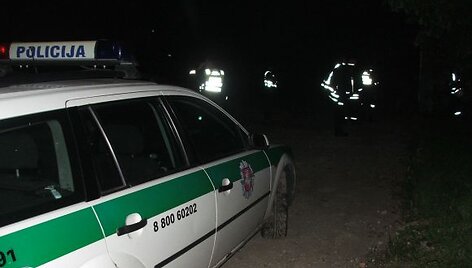 &Scaron;uns gelbėjimo operacijoje dalyvavo policijos pareigūnai. 