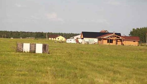 Aviacijos entuziastų įrengtame parke gyvena lėktuvų ir dangaus mėgėjai