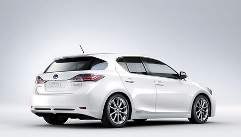 &bdquo;Lexus CT 200h&ldquo; &ndash; nutaikytas į &bdquo;Audi A3&ldquo;