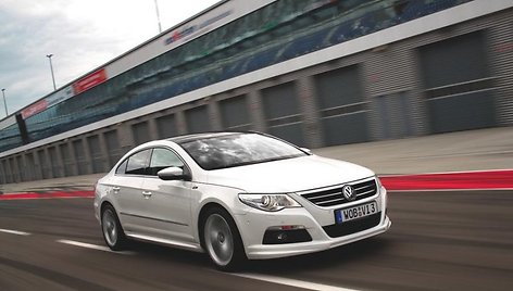 „VW Passat CC“ papuoštas „R-Line“ apdaila