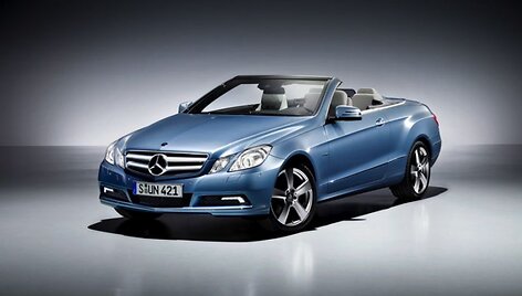 Naujasis &bdquo;Mercedes-Benz E&ldquo; kabrioletas &ndash; visiems metų laikams