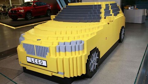 BMW X1 i&scaron; LEGO kaladėlių