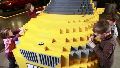BMW X1 i&scaron; LEGO kaladėlių