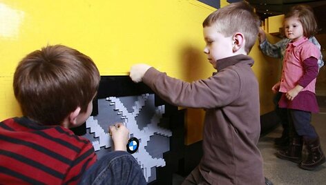 BMW X1 i&scaron; LEGO kaladėlių