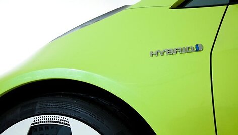 &bdquo;Toyota&ldquo; ruo&scaron;ia naują hibrido koncepciją