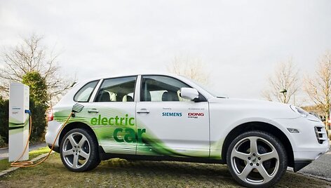 Elektrinis &bdquo;Porsche Cayenne&ldquo; &ndash; &bdquo;eRUF Stormster&ldquo;