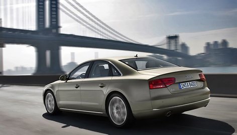 Naujasis „Audi A8“ – variklių gama ir kainos