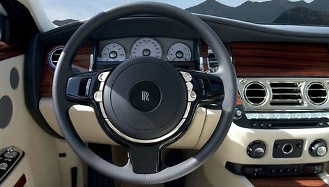 „Rolls-Royce Ghost” – prabangos, galios ir technologijų derinys