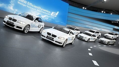 BMW parodos stendas virs lenktynių žiedu