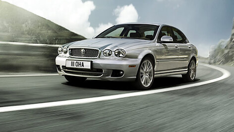 &bdquo;Jaguar X-Type&ldquo; gamyba bus nutraukta