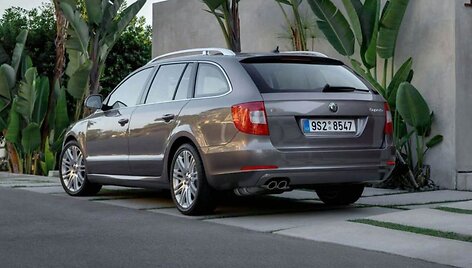 &bdquo;&Scaron;koda Superb Combi&ldquo; &ndash; limuzinas universalo kėbulu