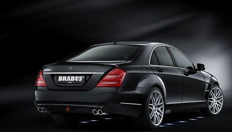 „Brabus SV12 R” – vikrus ir prabangus banginis