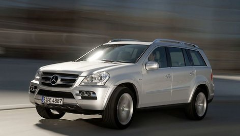 Atnaujintas „Mercedes-Benz GL“ – dailesnis mamutas