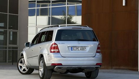 Atnaujintas „Mercedes-Benz GL“ – dailesnis mamutas